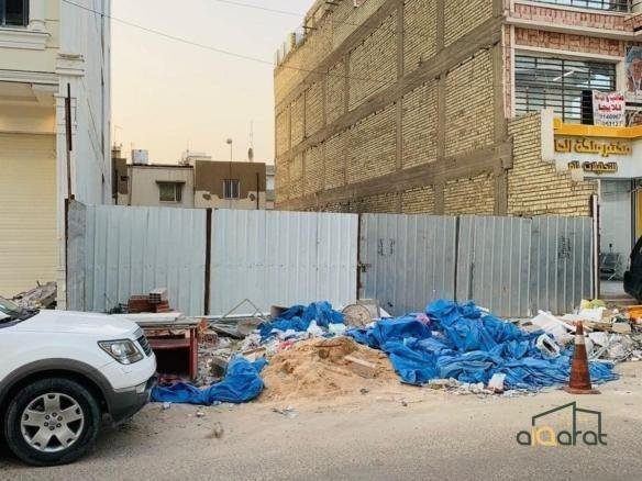 أرض تجاري للبيع في منطقة الحارثية - شارع الكندي (المساحة ٣٠٠ م٢) السعر غير معلن 5 ح٣