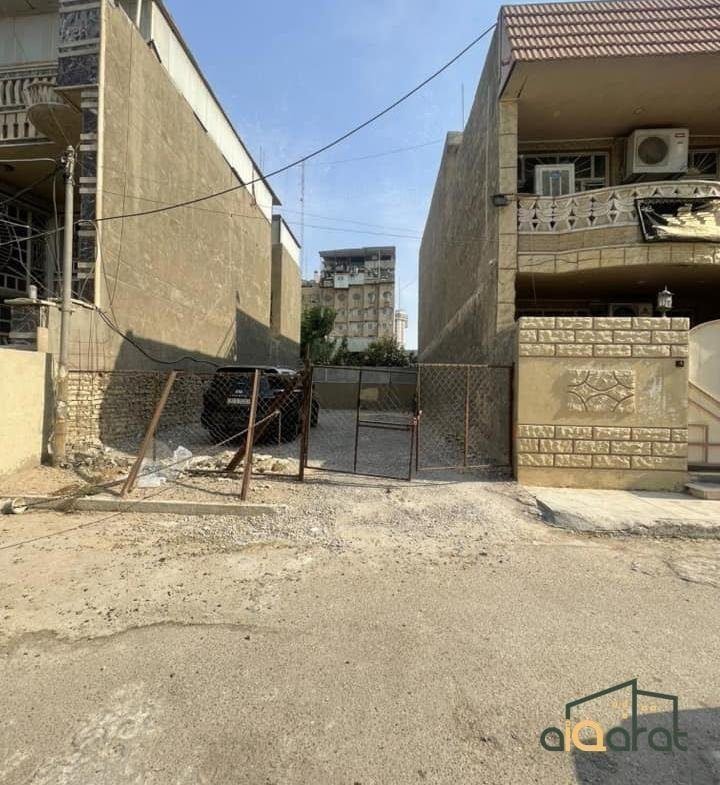 أرض سكني للبيع في منطقة الكرادة٬ ابو نؤاس (المساحة ١٣٥ م٢) السعر للمتر ٢٥٠٠ دولار