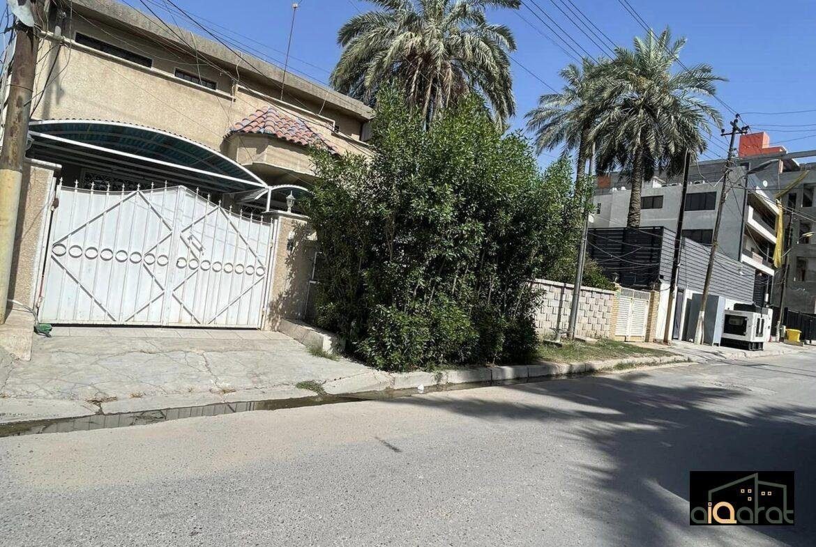 دار سكني ومشتمل للبيع في منطقة الجادرية٬ شارع الوزراء (٩٣٠م²) السعر للمتر ٣٦٠٠دولار