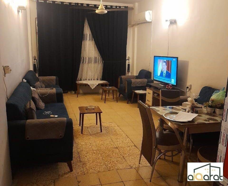شقة سكني للبيع سرقفلية في الكرادة٬ قرب ساحة الواثق (١٠٠م²) سعر السرقفلية ٢٦مليون دينار