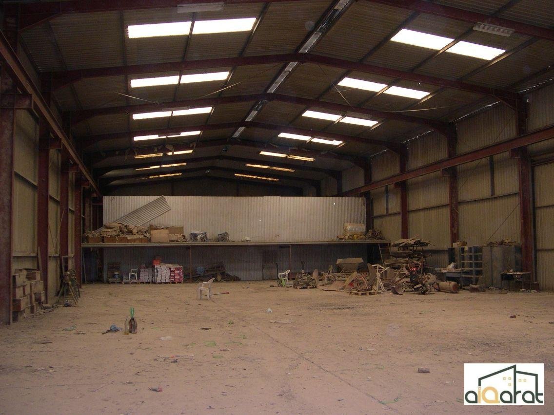 السقيفى الاولى المبلطة بابعاد 18 × 84 متر