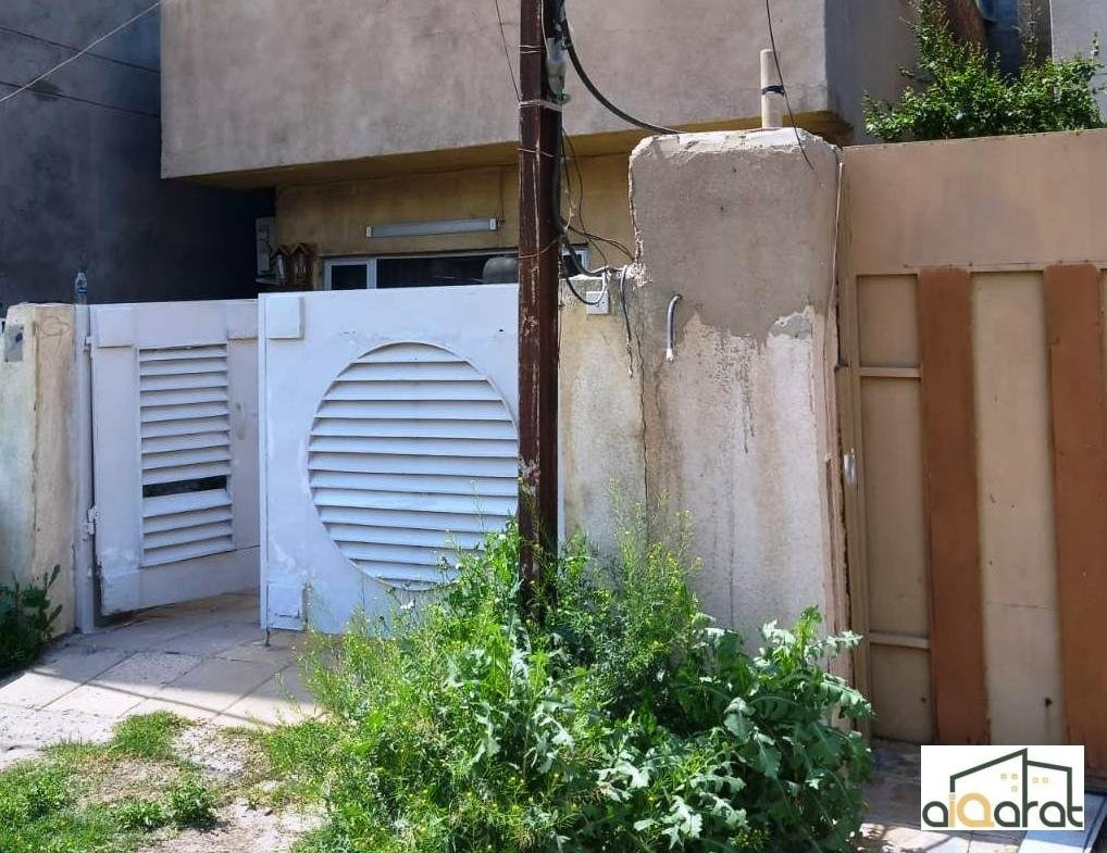 دار للبيع في حي الجامعة-خلف جامع الحاجة نجمة(١٢٠م²)السعر ٣٧٠مليون دينار