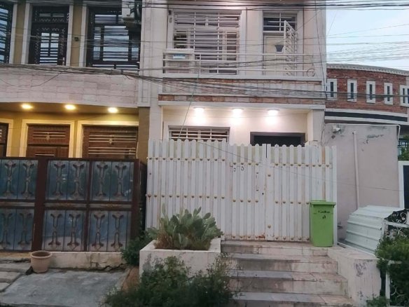 دار للبيع في حي الجامعة(٥٠م²) السعر ٣٠٠مليون دينار