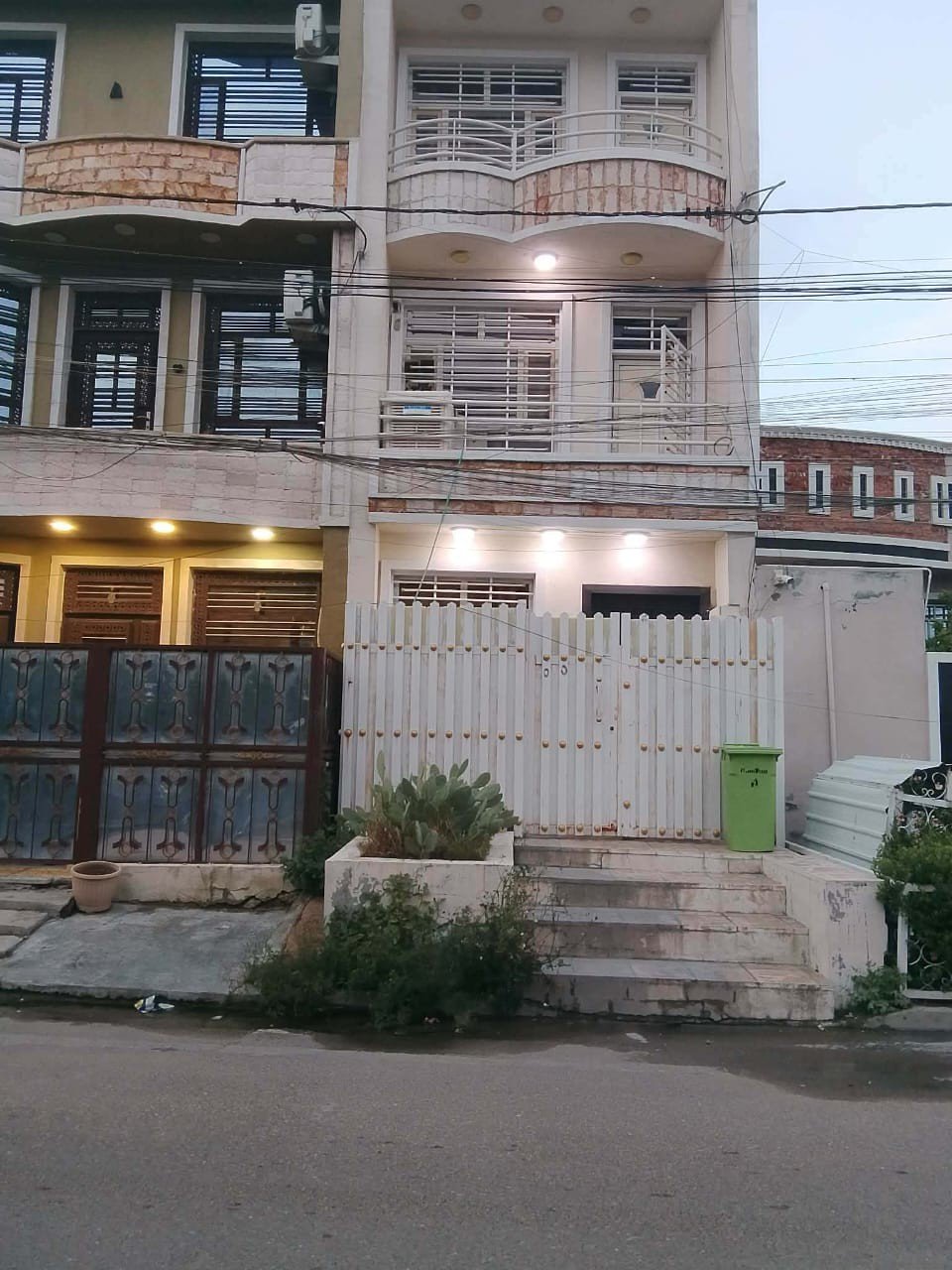 scaled_1000064833 دار للبيع في حي الجامعة(٥٠م²) السعر ٣٠٠مليون دينار